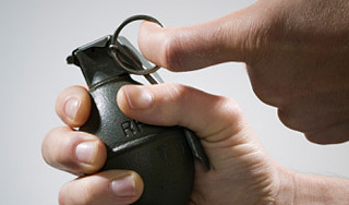 Дачники разрешили спор с помощью гранаты Дачники разрешили спор с помощью гранаты