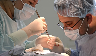 В теле женщины обнаружено более 20 игл В теле женщины обнаружено более 20 игл