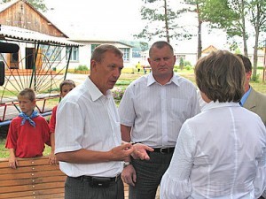 Губернатор отправился в лагерь…