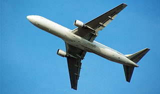 Boeing совершил посадку с лопнувшим шасси Boeing совершил посадку с лопнувшим шасси