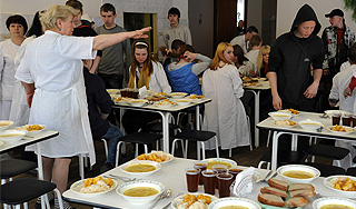 Налоговики получили гепатит А на обед Налоговики получили гепатит А на обед