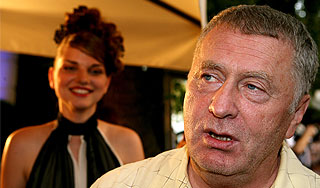 Жириновский хочет снять с женщин колготки Жириновский хочет снять с женщин колготки