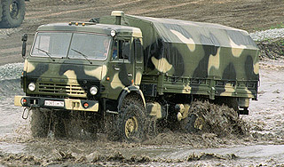 Солдаты перевернулись на грузовике Солдаты перевернулись на грузовике