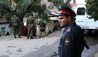 Милиционер 15 минут отбивал дом у боевиков Милиционер 15 минут отбивал дом у боевиков