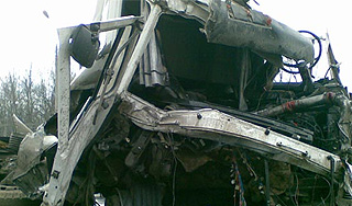 Грузовик раздавил "Жигули" с 6 пассажирами Грузовик раздавил "Жигули" с 6 пассажирами