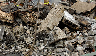 Рухнувшая стена задавила солдата Рухнувшая стена задавила солдата