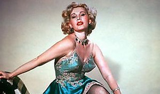 Звезду "Мулен Руж" увезли санитары Звезду "Мулен Руж" увезли санитары