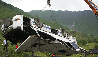 Автобус с россиянами сорвался в пропасть Автобус с россиянами сорвался в пропасть