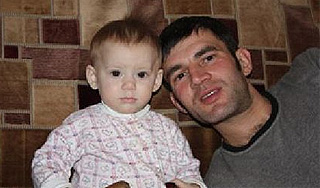 Отец в лесу убил себя и двухлетнюю дочь Отец в лесу убил себя и двухлетнюю дочь