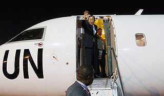 Обстрел изменил курс самолета генсека ООН Обстрел изменил курс самолета генсека ООН