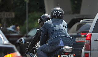 Байкеры растеряли оружие и патроны при ДТП Байкеры растеряли оружие и патроны при ДТП