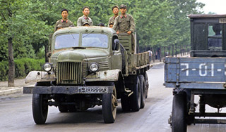 КНДР грозит Корее и США военным ответом КНДР грозит Корее и США военным ответом