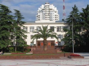 Кто и как растаскивает социальное жилье в Сочи У чиновников администрации Сочи проблем с жильем нет