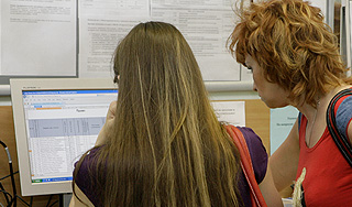 Вузы вывесили первые списки поступивших Вузы вывесили первые списки поступивших