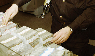 Убийцы инкассаторов закопали деньги на даче Убийцы инкассаторов закопали деньги на даче