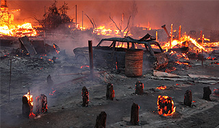 Погорельцам отстроят новые дома до зимы Погорельцам отстроят новые дома до зимы