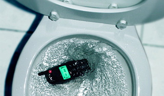 Мобильники в 18 раз грязнее туалетов Мобильники в 18 раз грязнее туалетов