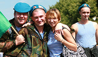 Российские десантники отмечают юбилей Российские десантники отмечают юбилей