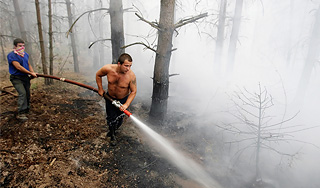 На борьбу с пожарами бросят население На борьбу с пожарами бросят население