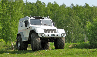 Угонщик вездехода протаранил патруль ДПС Угонщик вездехода протаранил патруль ДПС