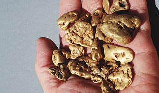 Пассажир такси нашел на улице пакет золота Пассажир такси нашел на улице пакет золота