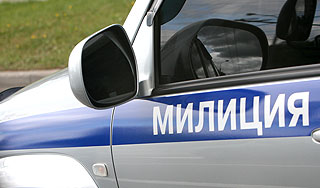 Юноша перекрыл улицу и брал плату за проезд Юноша перекрыл улицу и брал плату за проезд