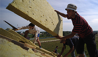 Жилье погорельцам построят в прямом эфире Жилье погорельцам построят в прямом эфире
