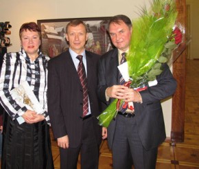 Наш земляк удостоен премии ЦФО в области литературы и искусства Начальник управления культуры Наталья Сомова, Губернатор Брянской области Николай Денин и композитор Юрий Формин