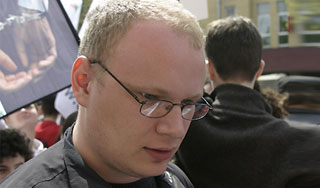 Избитый журналист Кашин вышел из комы Избитый журналист Кашин вышел из комы