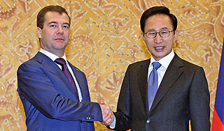 Медведев предложил Южной Корее альянс Медведев предложил Южной Корее альянс