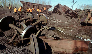 Вагоны с углем перевернулись на Транссибе Вагоны с углем перевернулись на Транссибе