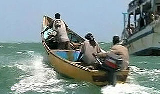 Пираты захватили танкер с россиянином Пираты захватили танкер с россиянином