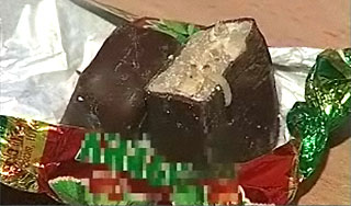 Из купленных конфет вылезли личинки Из купленных конфет вылезли личинки