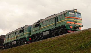 Девушка бросила своего ребенка под поезд Девушка бросила своего ребенка под поезд