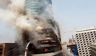 В Китае сгорел небоскреб с людьми В Китае сгорел небоскреб с людьми