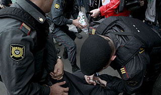 Милиционеры остановили массовое побоище Милиционеры остановили массовое побоище