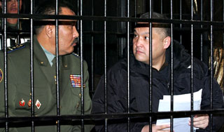 Угрозы расправы сорвали суд над Бакиевым Угрозы расправы сорвали суд над Бакиевым