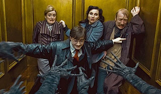 Гарри Поттер несет в Россию "Дары смерти" Гарри Поттер несет в Россию "Дары смерти"