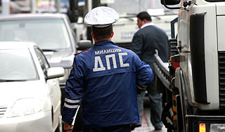 Водитель джипа избил в Москве милиционера Водитель джипа избил в Москве милиционера