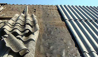 Шифер с крыши убил женщину в квартире Шифер с крыши убил женщину в квартире