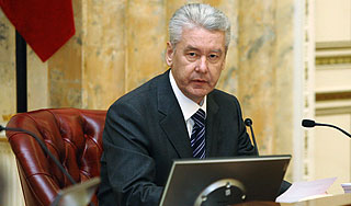 Собянин потребовал разобраться с мигрантами Собянин потребовал разобраться с мигрантами