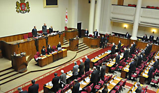 Грузинским депутатам запретили целоваться Грузинским депутатам запретили целоваться