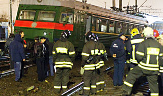 Вагоны электрички сошли с рельсов в Москве Вагоны электрички сошли с рельсов в Москве