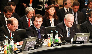 Россия и НАТО "перезагрузили" отношения Россия и НАТО "перезагрузили" отношения