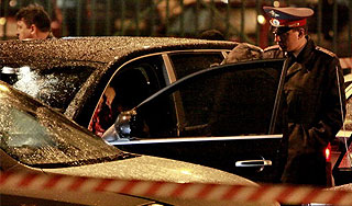 В Москве расстреляли иномарку с людьми В Москве расстреляли иномарку с людьми