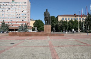 Начался ремонт площади Ленина