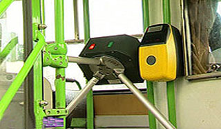 Столичный транспорт избавят от турникетов Столичный транспорт избавят от турникетов