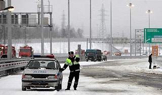 Путин поручил Матвиенко следить за дорогой Путин поручил Матвиенко следить за дорогой
