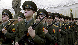 Зарплату военным поднимут в три раза Зарплату военным поднимут в три раза