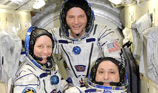 Космонавтов спустили с МКС на Землю Космонавтов спустили с МКС на Землю